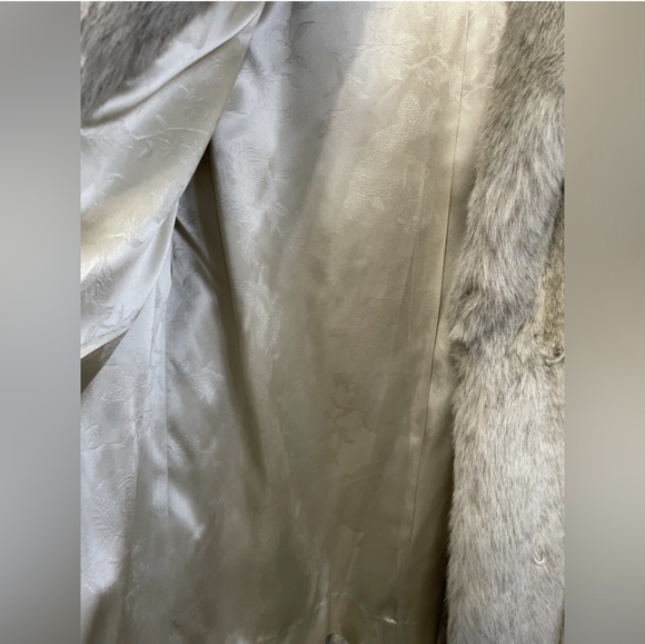 Luxurious Vintage Faux Fur Coat - Picture 6 of 10